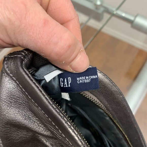 OFFERS??? Gap Grey Metallic zipper Clutch. Excellent Condition - Picture 6 of 6